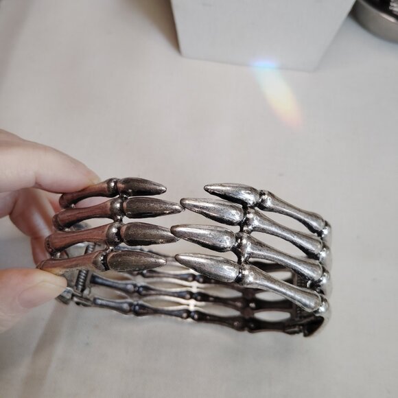 Silver Tone Skeleton Finger Choker Necklace Hinged Gothic Bone Collar Statement - Picture 9 of 9